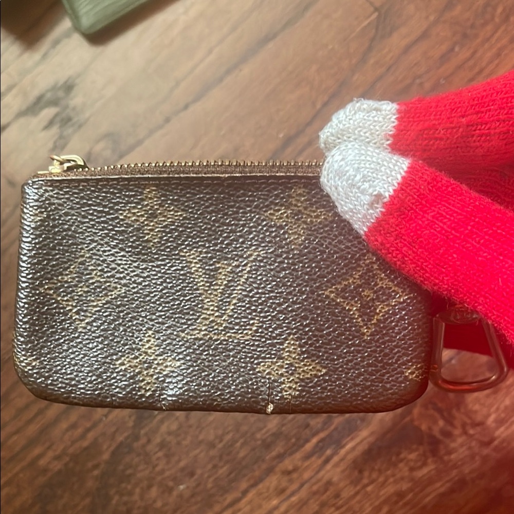 Louis Vuitton Monogram Key Pouch - Picture 9 of 9